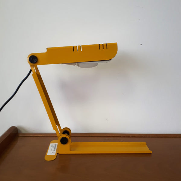 Lampada da tavolo Nana gialla design Carlo Nason