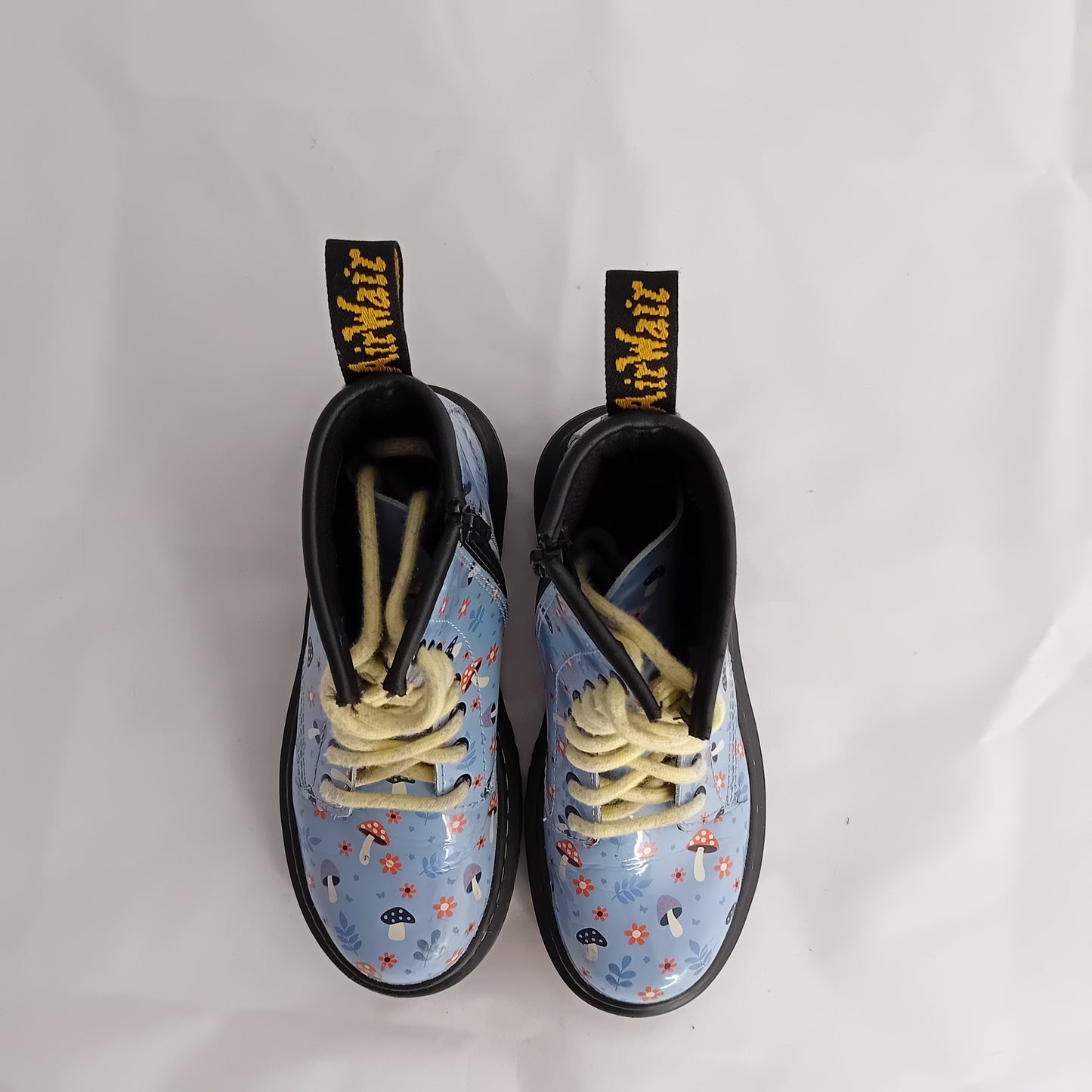DR Martens lilla