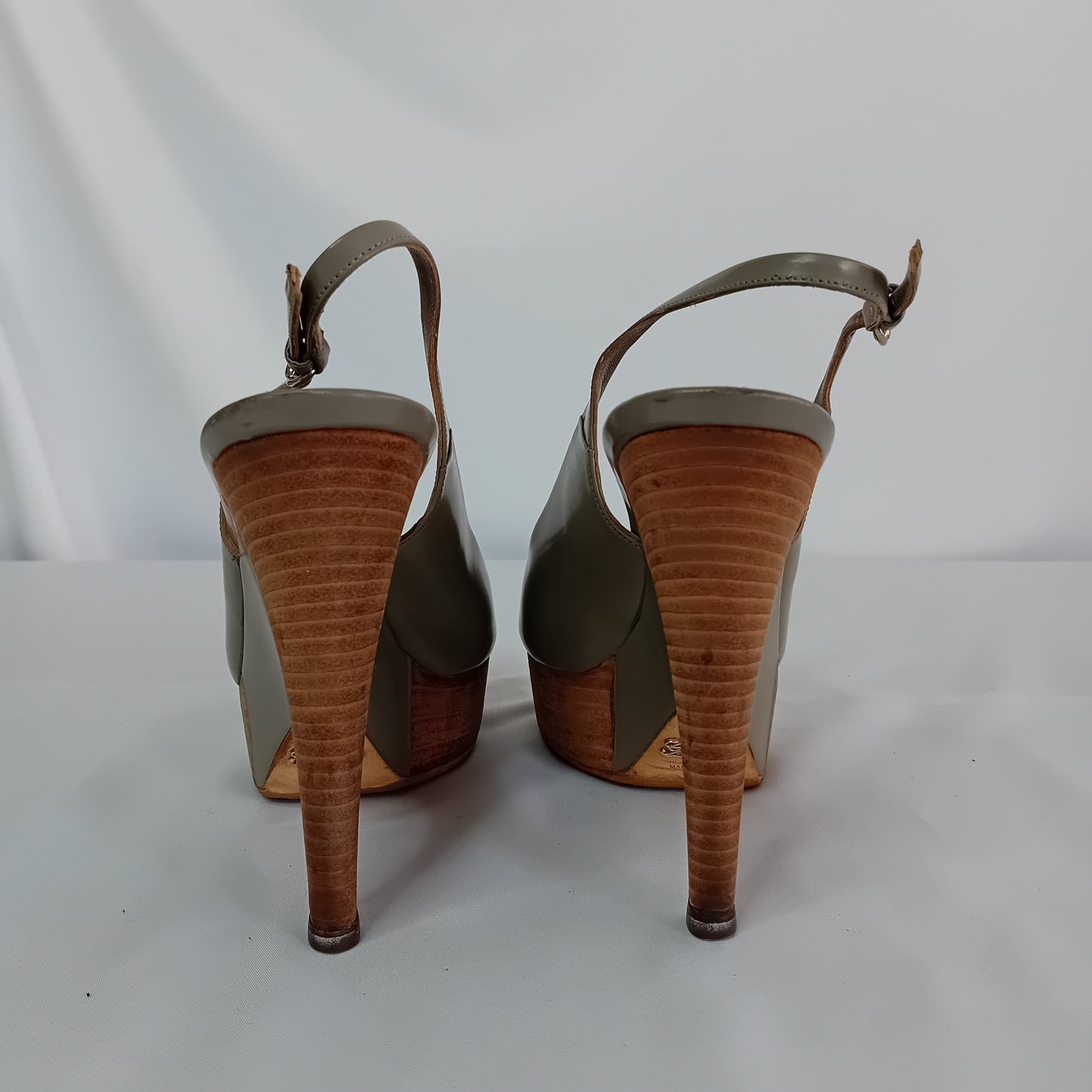 Gucci grey sandals