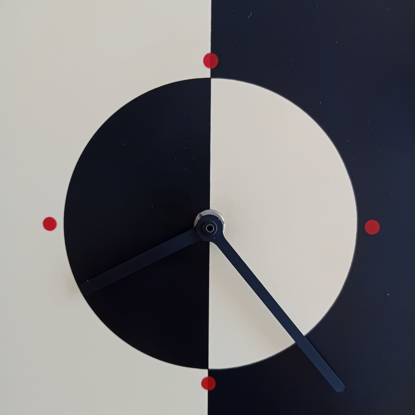 Orologio postmoderno Guzzini di Bruno Gecchelin