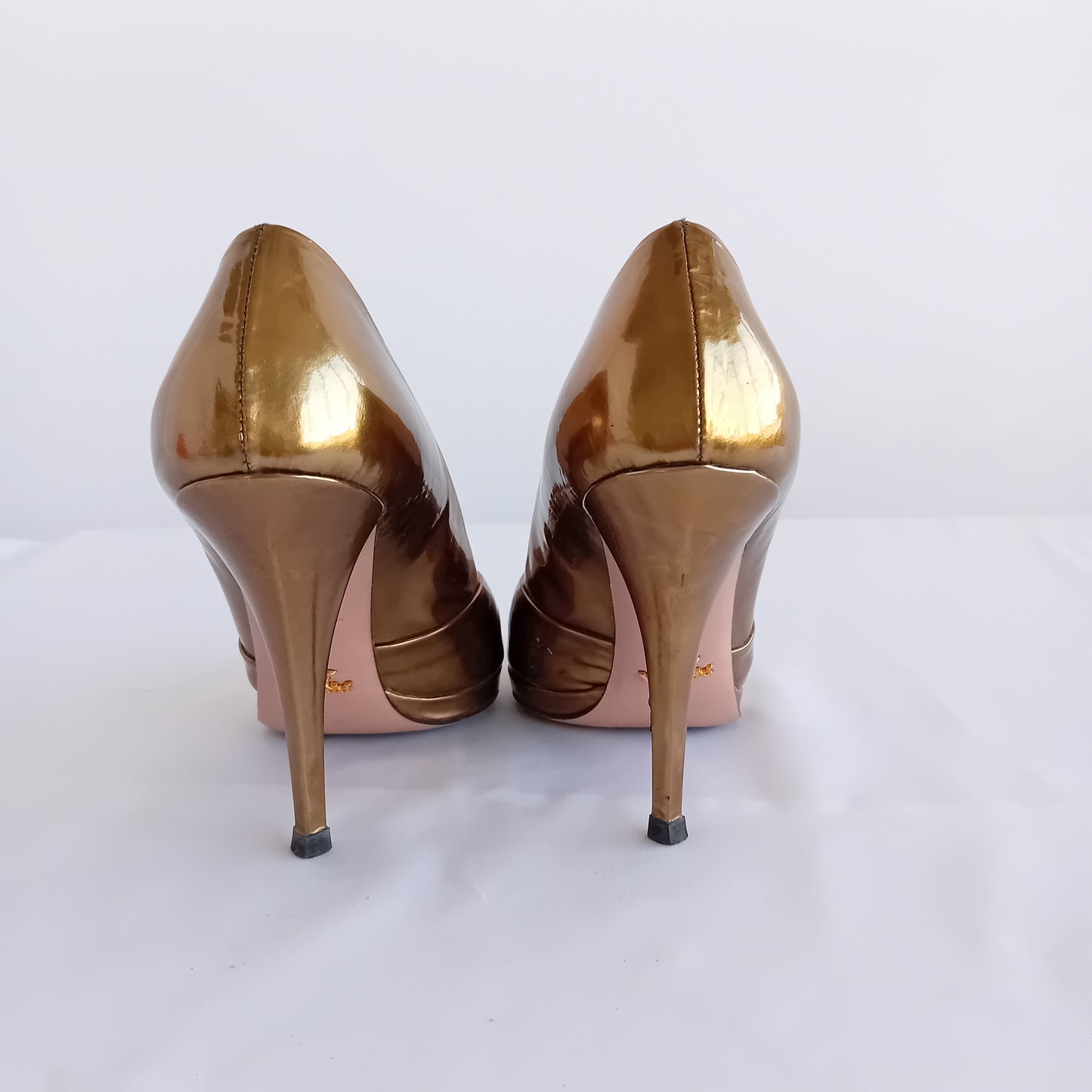 Pep toe PRADA gold