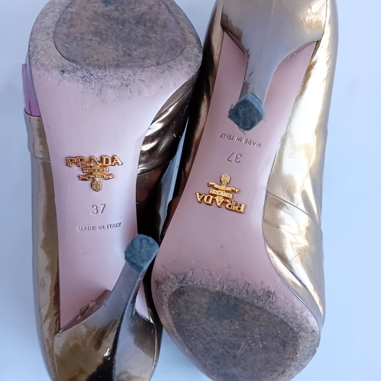 Pep toe PRADA gold