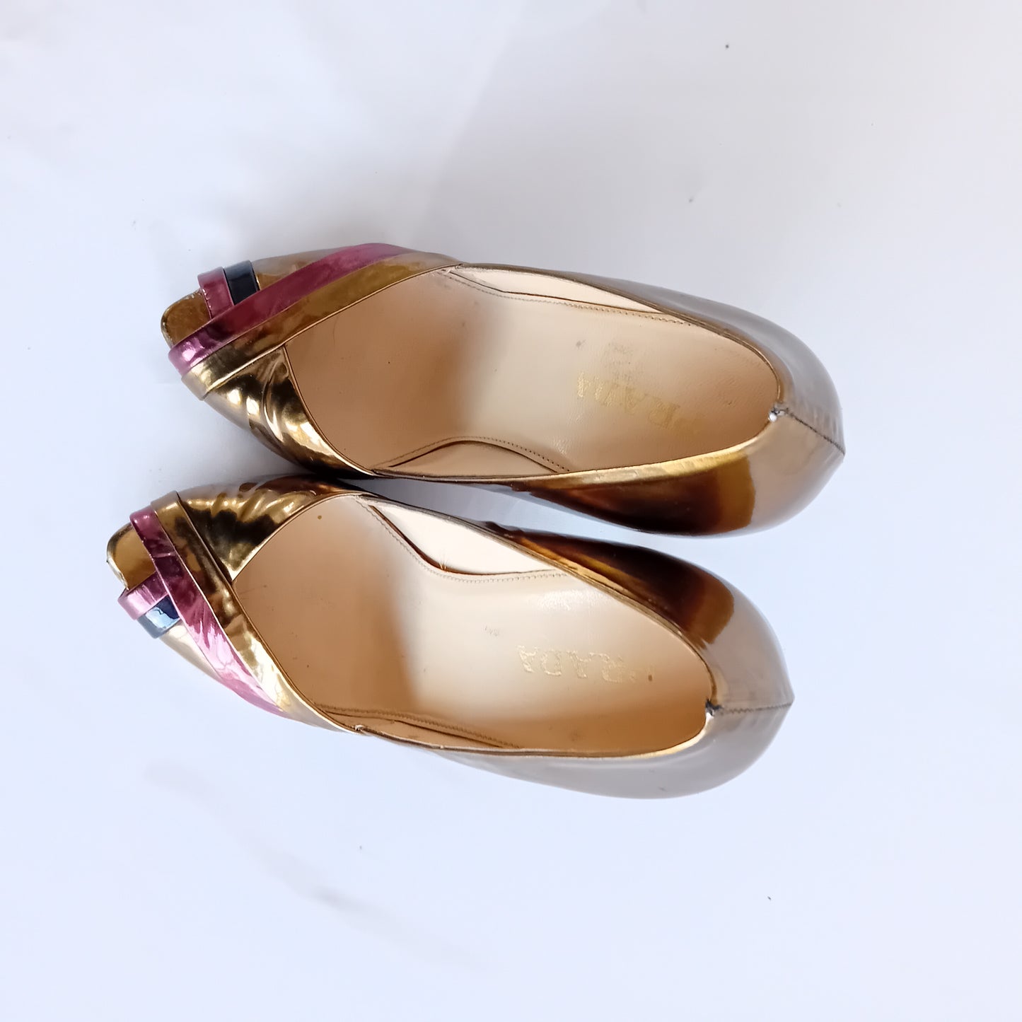 Pep toe PRADA gold