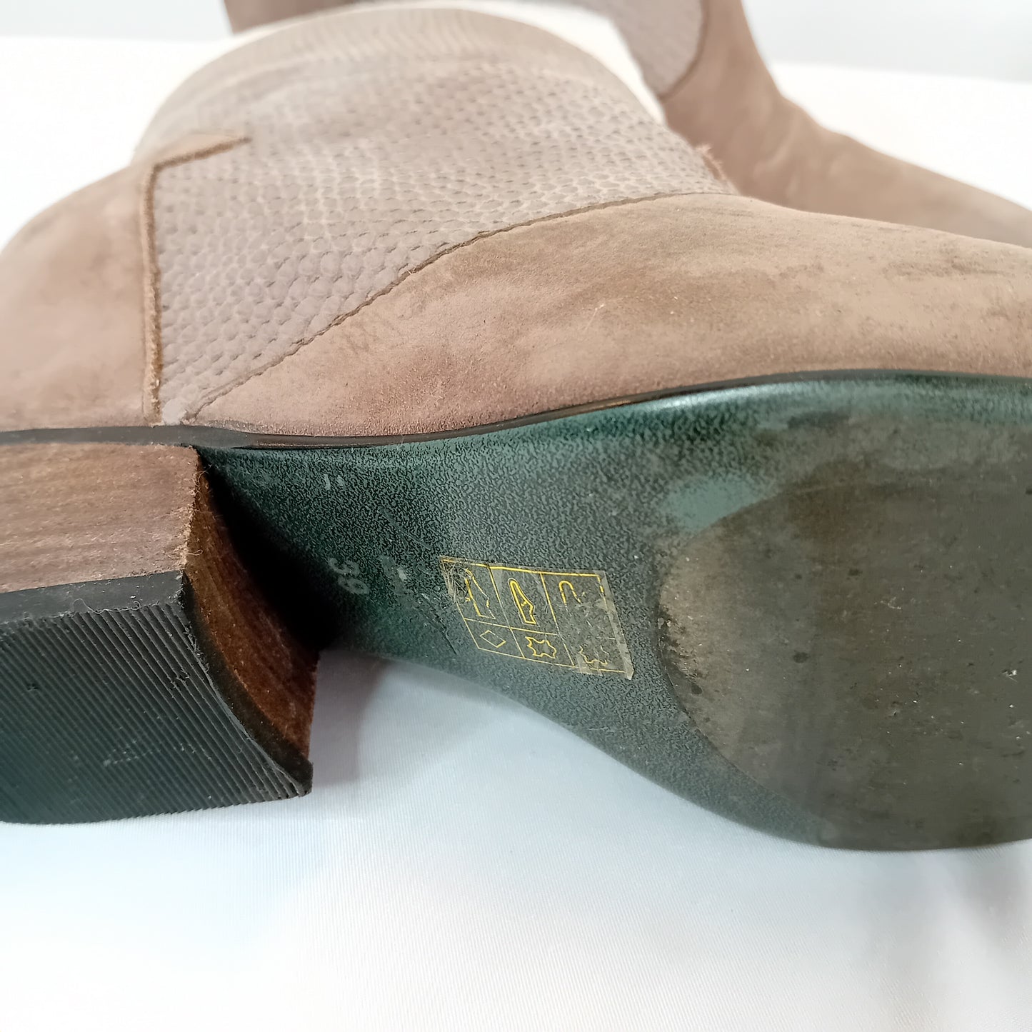 Lola Cruz bootie