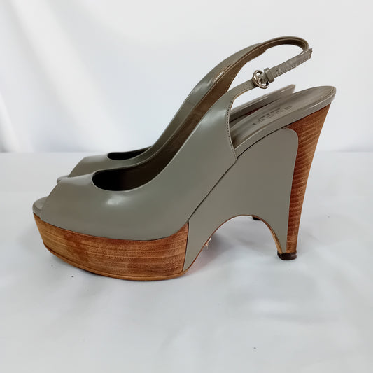 Gucci grey sandals