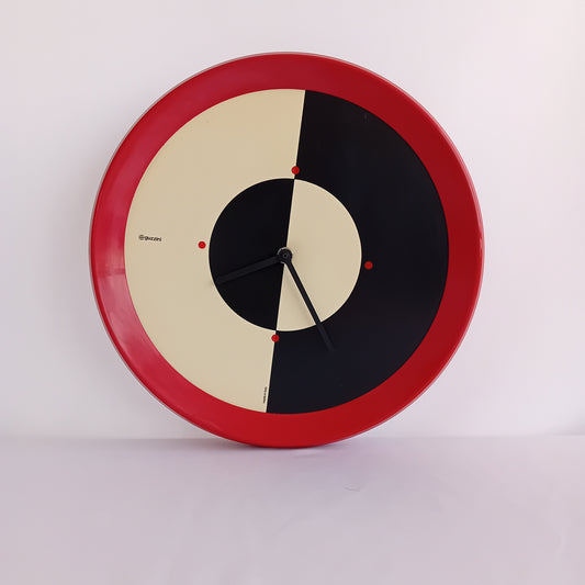 Orologio postmoderno Guzzini di Bruno Gecchelin