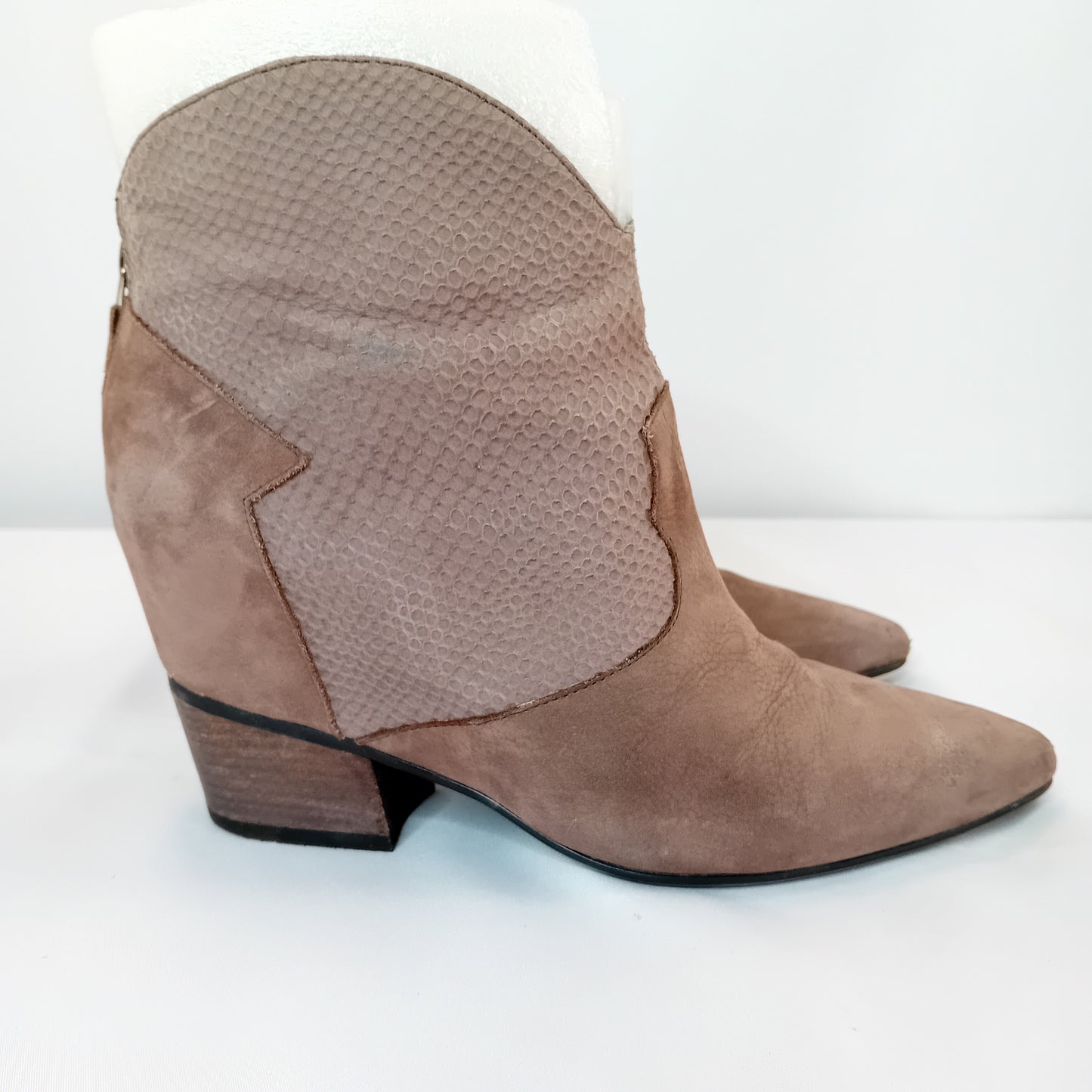 Lola Cruz bootie