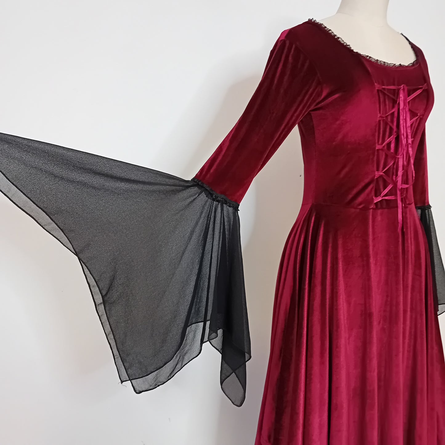 Abito SINISTER  bordeaux