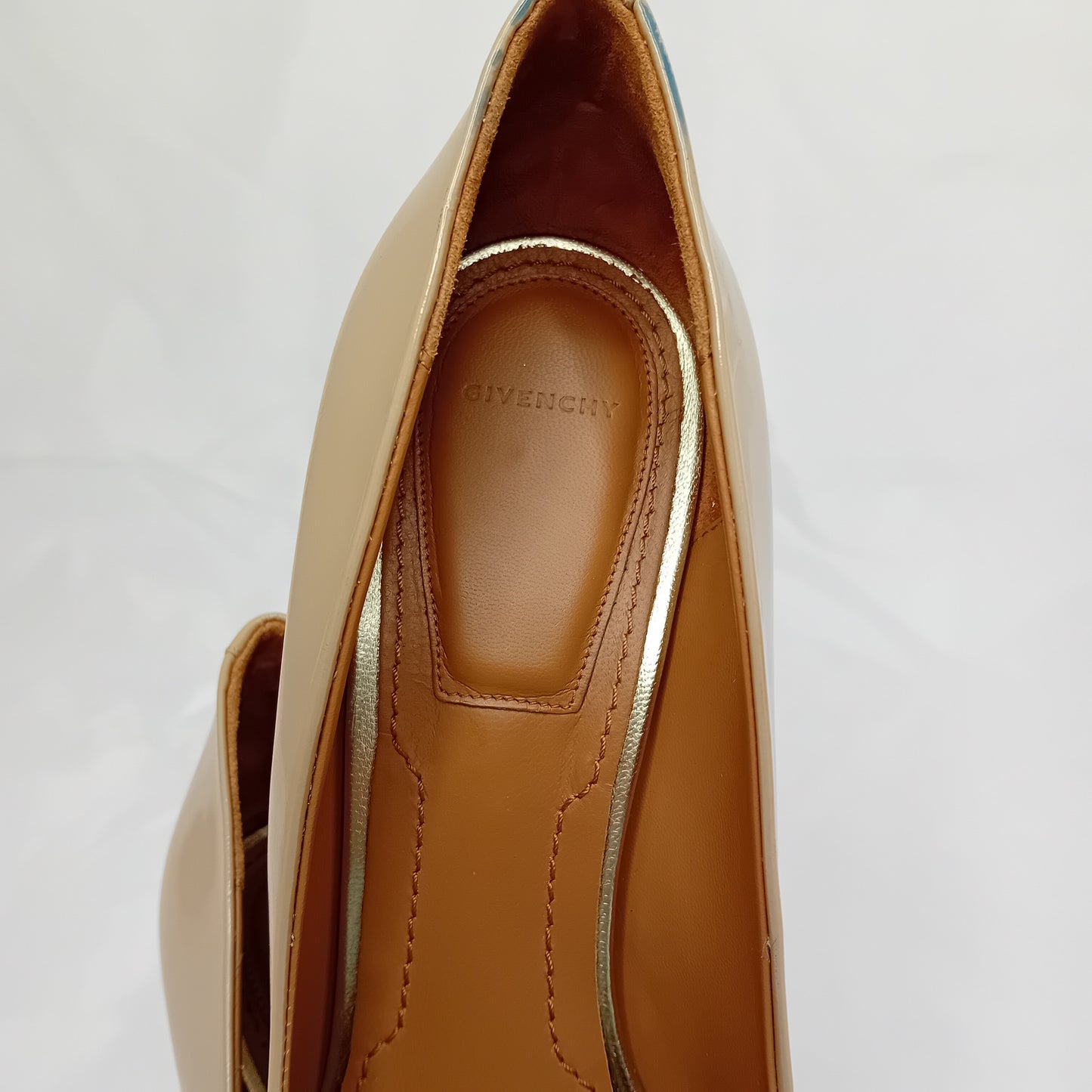 Givenchy pump